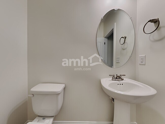 Building Photo - 111 Doral Blue Dr