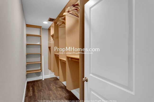 Building Photo - Stylish Updated Four Bedroom Home in Beaverton!