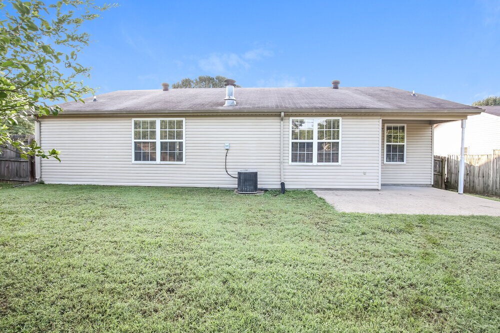 Building Photo - 100 Bradford Cir