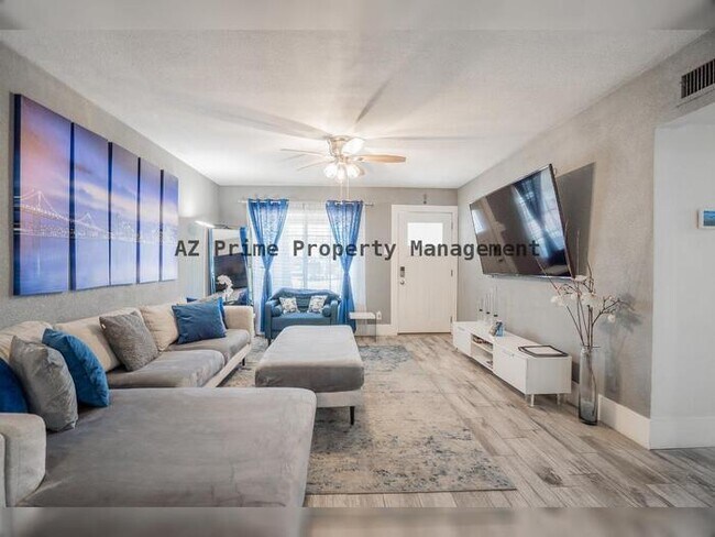 Building Photo - 1942 W Indianola Ave