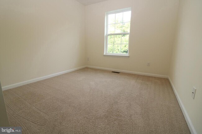 Building Photo - 120 Salerno Dr