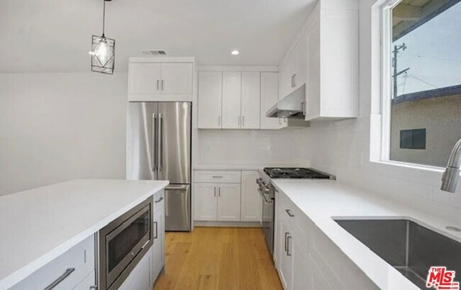 Building Photo - 7406 W 82nd St