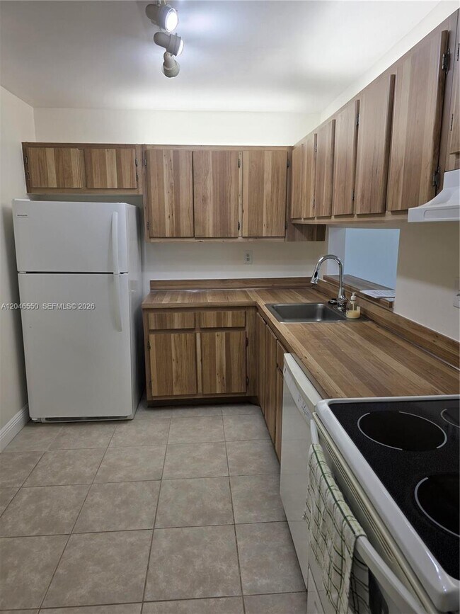 Building Photo - 8075 SW 107th Ave