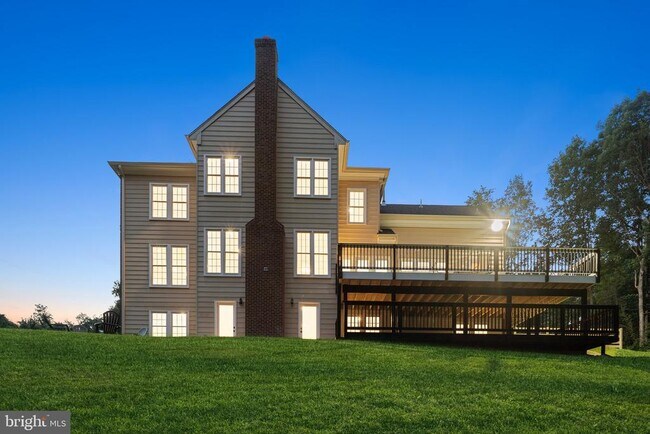 Building Photo - 10899 Woodland Falls Dr