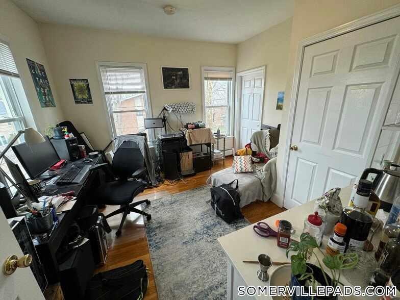 Building Photo - 38 Bond St