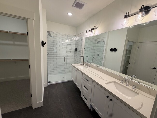 Building Photo - 307 Talons Dr