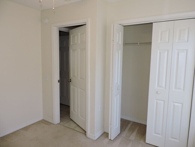 Building Photo - Great townhome in Northeast Pensacola!