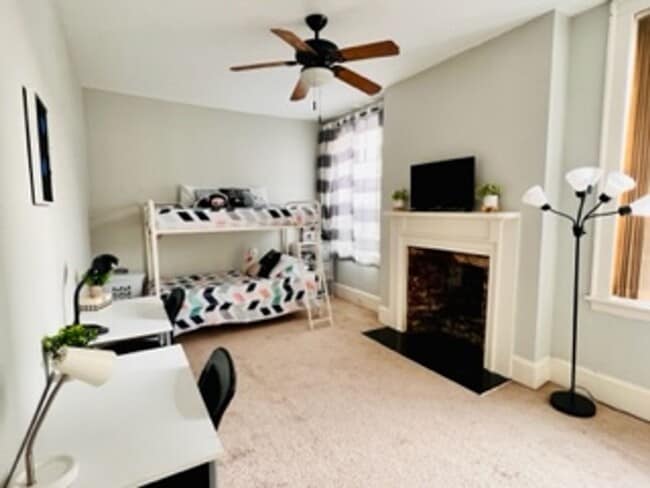 Building Photo - 227 W Broughton St