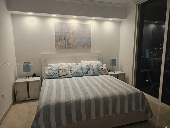 Building Photo - 6515 Collins Ave