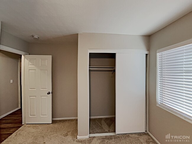 Building Photo - 708 E Riding Crop Ave