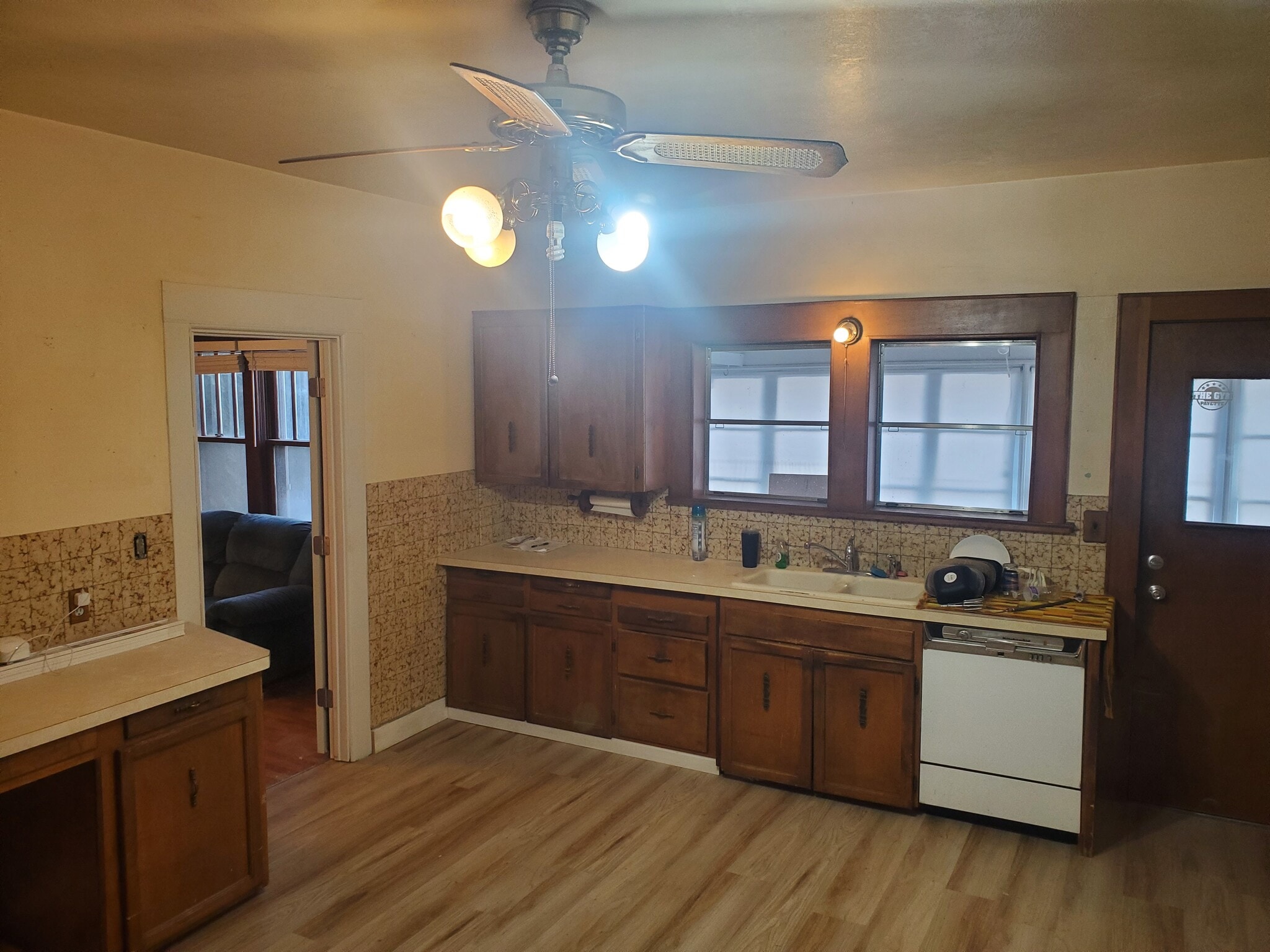 Building Photo - 115 N Oregon St