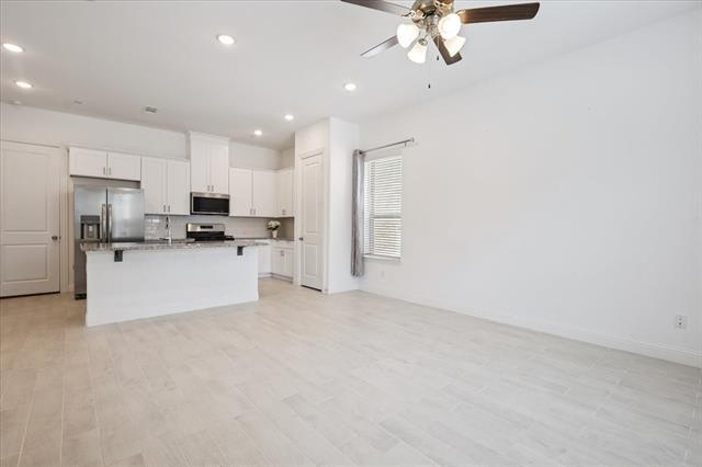 Building Photo - 4261 Shavano Dr