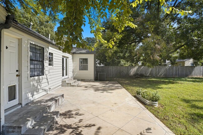 Building Photo - Charming 3-Bedroom Near Brookside & The Ga...