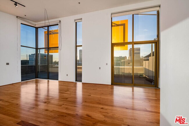 Building Photo - 1850 Industrial St