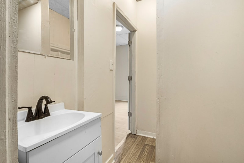 Building Photo - 1394 Ross St