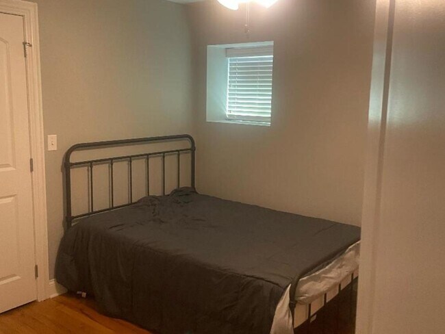 Building Photo - 3313 S Calumet Ave