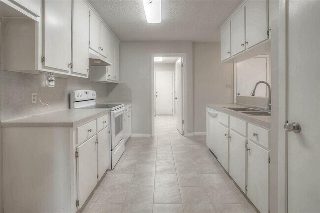 Building Photo - 3011 Sand Dr
