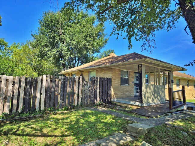 Building Photo - 1450 N Campbell Ave