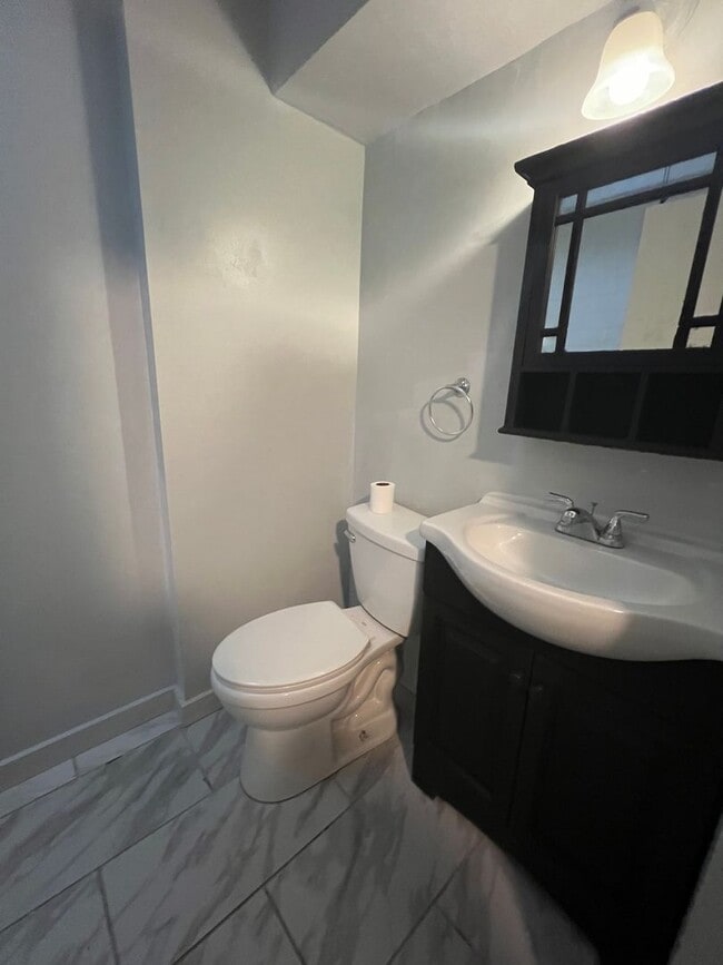 Building Photo - Stunning 3-Bedroom Townhome in Overbrook Park with Finished Basement! Available mid-March!