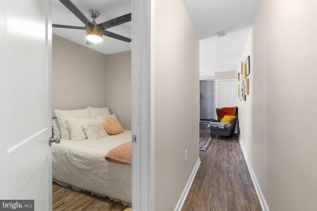 Building Photo - 162 Richmond St