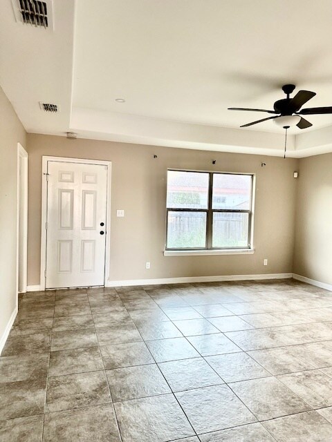 Building Photo - 2017 Treasure Oaks Dr