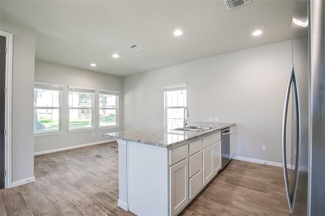 Building Photo - 1301 Low Branch Ln