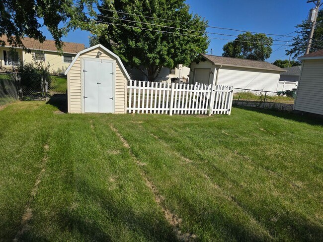 Building Photo - 1133 N Howard Ave