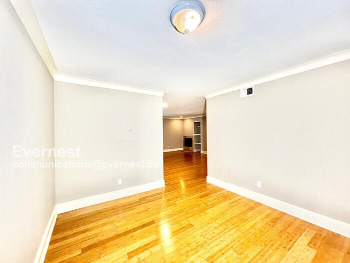 Building Photo - 7807 Meadow Park Dr