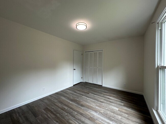 Building Photo - Beautiful Pet Friendly 3 bedroom home for ...
