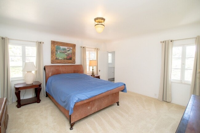 Building Photo - Exclusive 2 Bed/1 Bath Spanish-Style Home ...