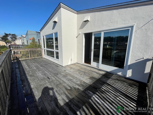 Building Photo - Remodeled Three Bedroom Plus Bonus Room House in Daly City