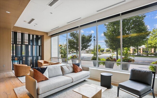 Building Photo - Luxury 1 bedroom 1 bath condo with great amenities