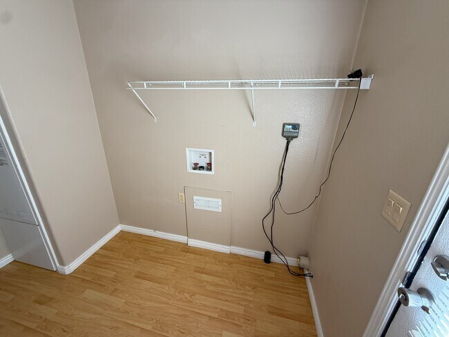 Building Photo - 1632 Sierra Vista Dr