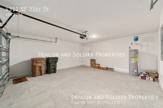 Building Photo - 4317 NE 31st St