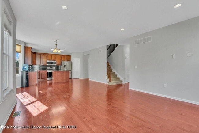 Building Photo - 10 Mulberry Dr