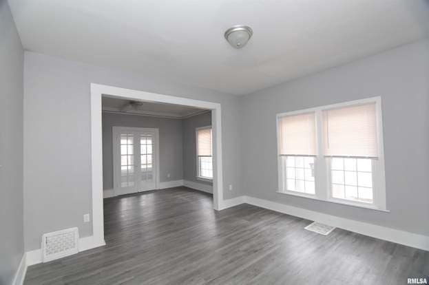 Building Photo - 1124 18th Ave