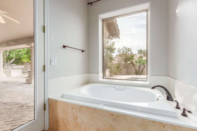 Building Photo - "Discover Your Dream Oasis: Spacious 4-Bedroom Retreat in Scottsdale's Paradise Drive!"