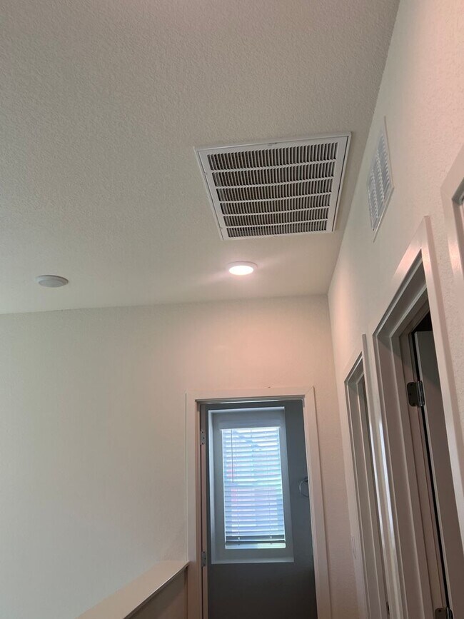 Building Photo - 1095 Wake Forest Ct