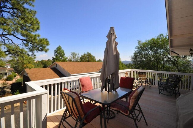 Building Photo - 2057 Heavenly Pl