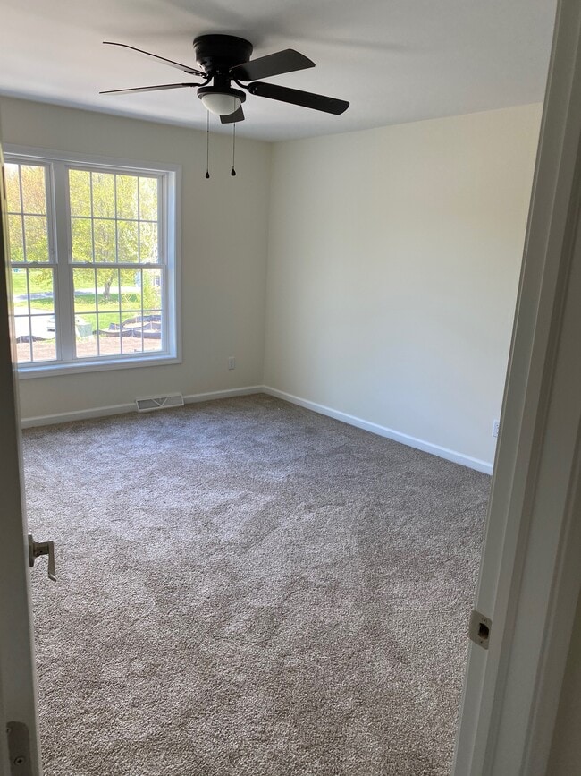 Building Photo - 5 Red Maple Ln