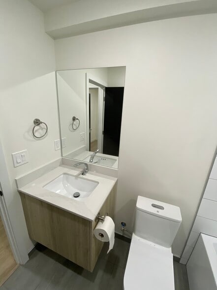 Ground floor bathroom - 2609 S Judkins St