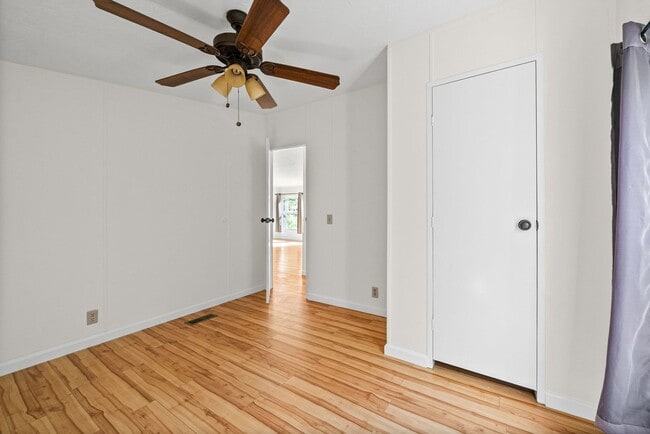 Building Photo - 315 Riverview Dr