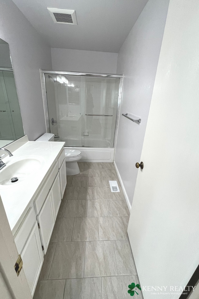 Building Photo - Spacious Six Bedroom, Three Bathroom Home ...
