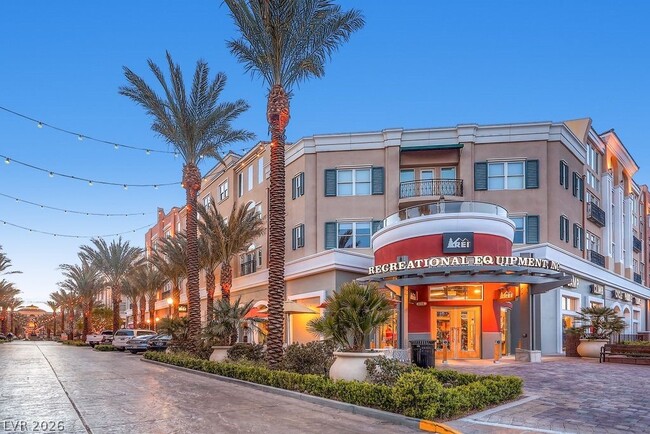 Building Photo - 917 Vegas View Dr