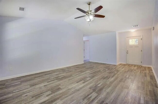 Building Photo - Room in House on Navajo Trail