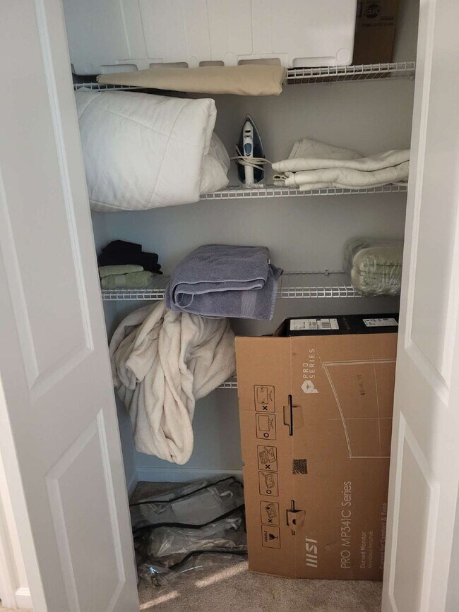 Building Photo - "Spacious Fully Furnished 4-Bedroom Townhouse in Summerville with 3 Full Baths – Your Perfect Fam...