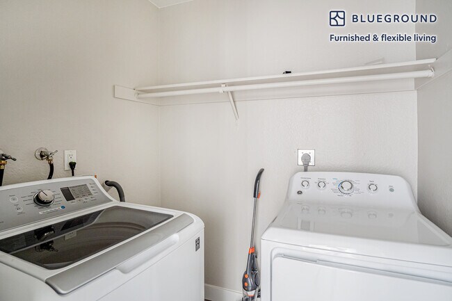 Building Photo - 932 Willowleaf Dr