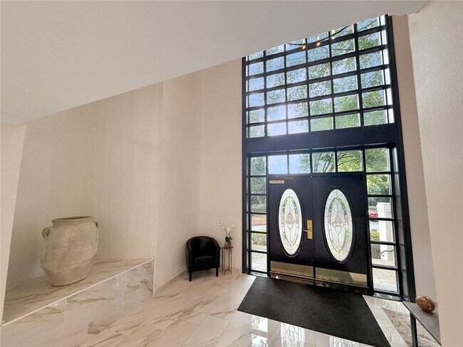 Building Photo - 1308 Pine Heights Dr NE