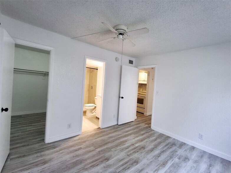 Building Photo - 4128 NW 88th Ave