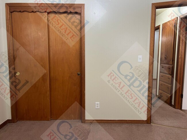 Building Photo - Cute Home Available!